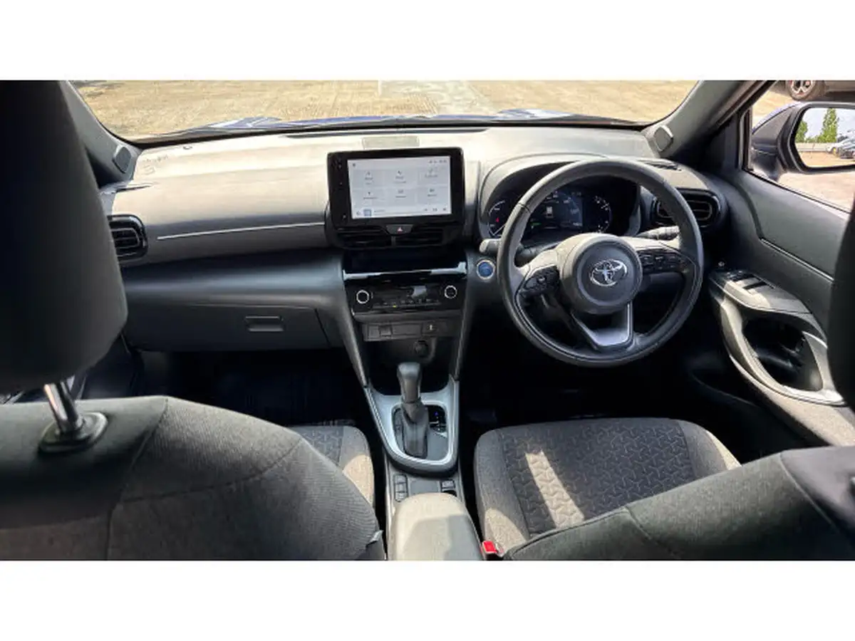 2023-toyota-yaris-cross-15-vvt-i-design-big-9