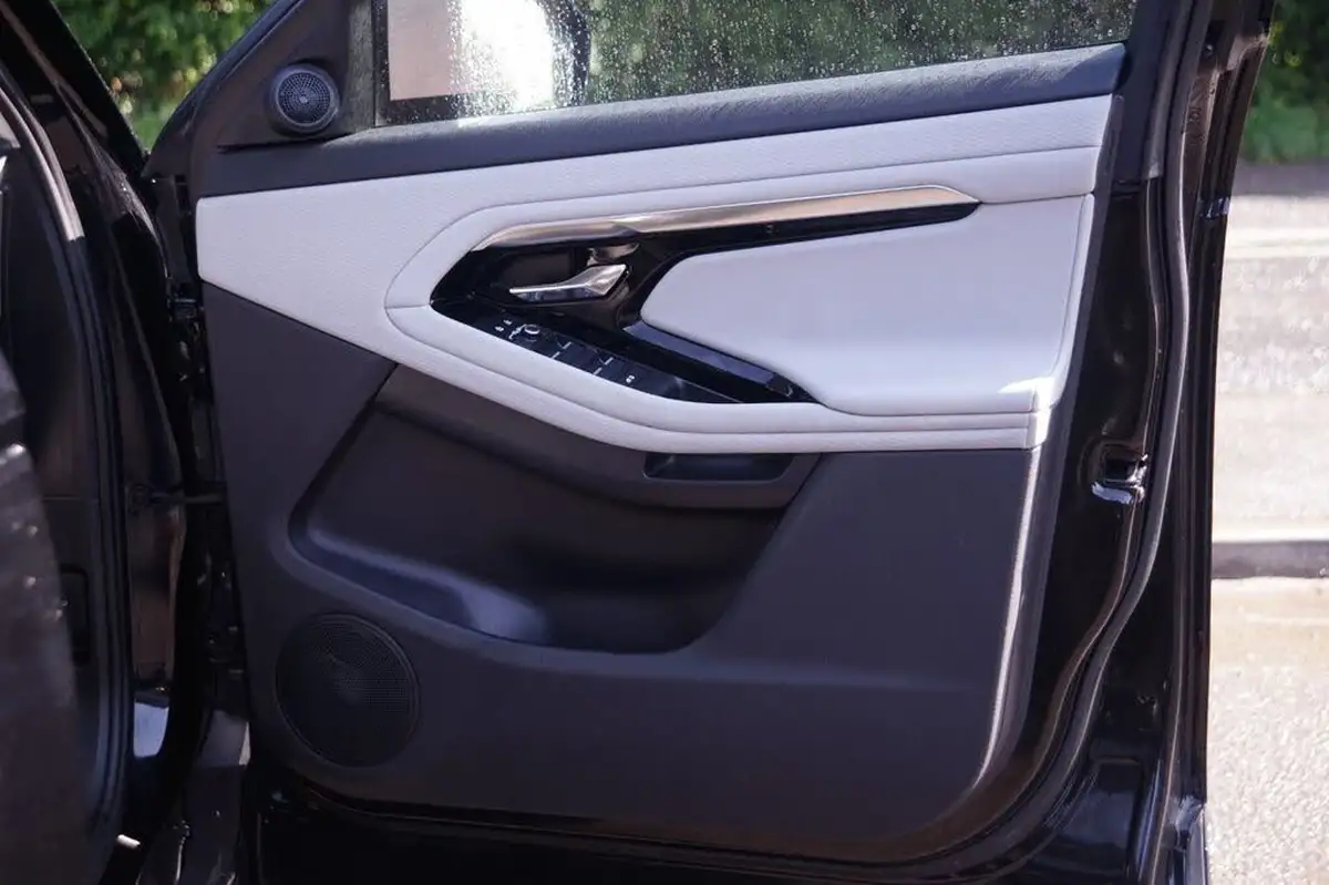 2021-land-rover-range-rover-evoque-20-p200-s-big-27