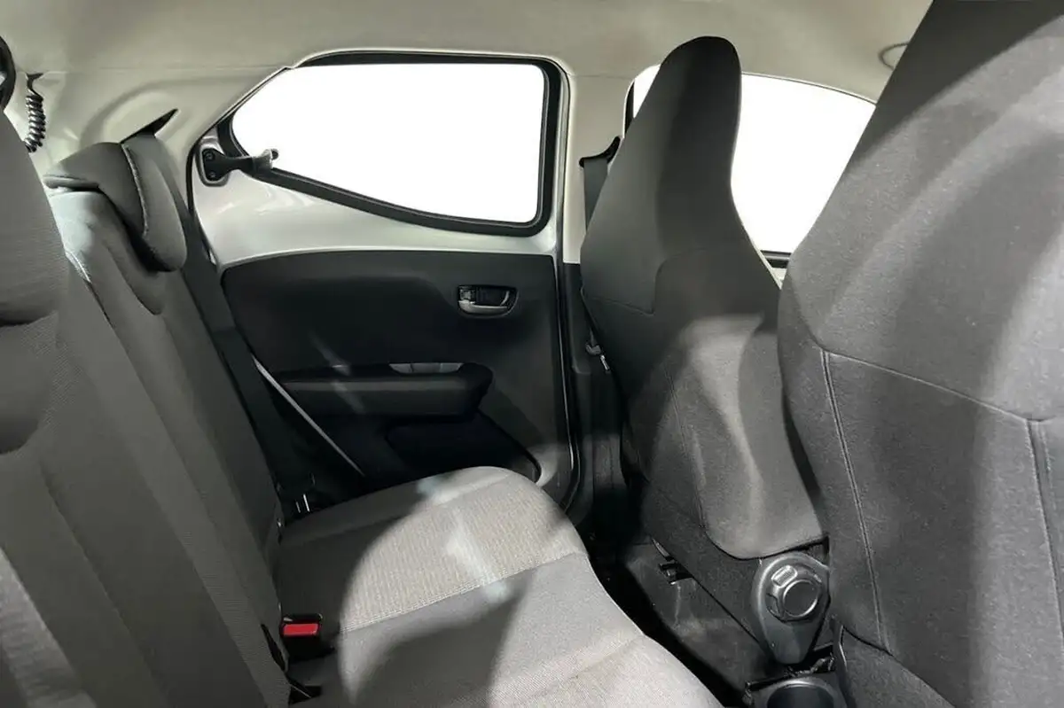 2021-toyota-aygo-10-vvt-i-x-play-tss-big-9