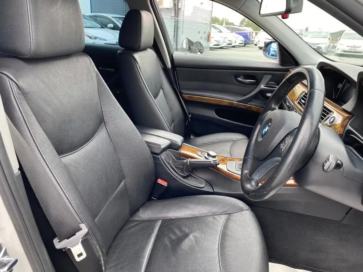 2009-bmw-3-series-big-18