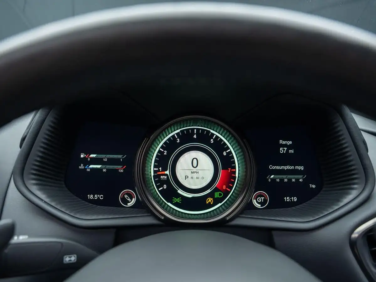 2022-aston-martin-db11-40-v8-volante-528bhp-ss-big-19