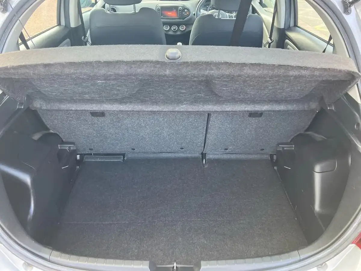 2015-toyota-yaris-133-icon-vvt-i-5d-big-22
