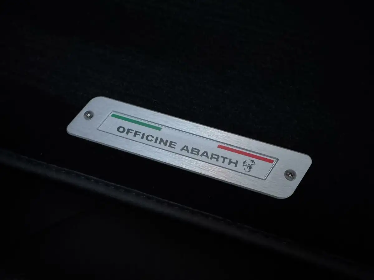 2024-abarth-695c-14-tjet-competizione-big-26