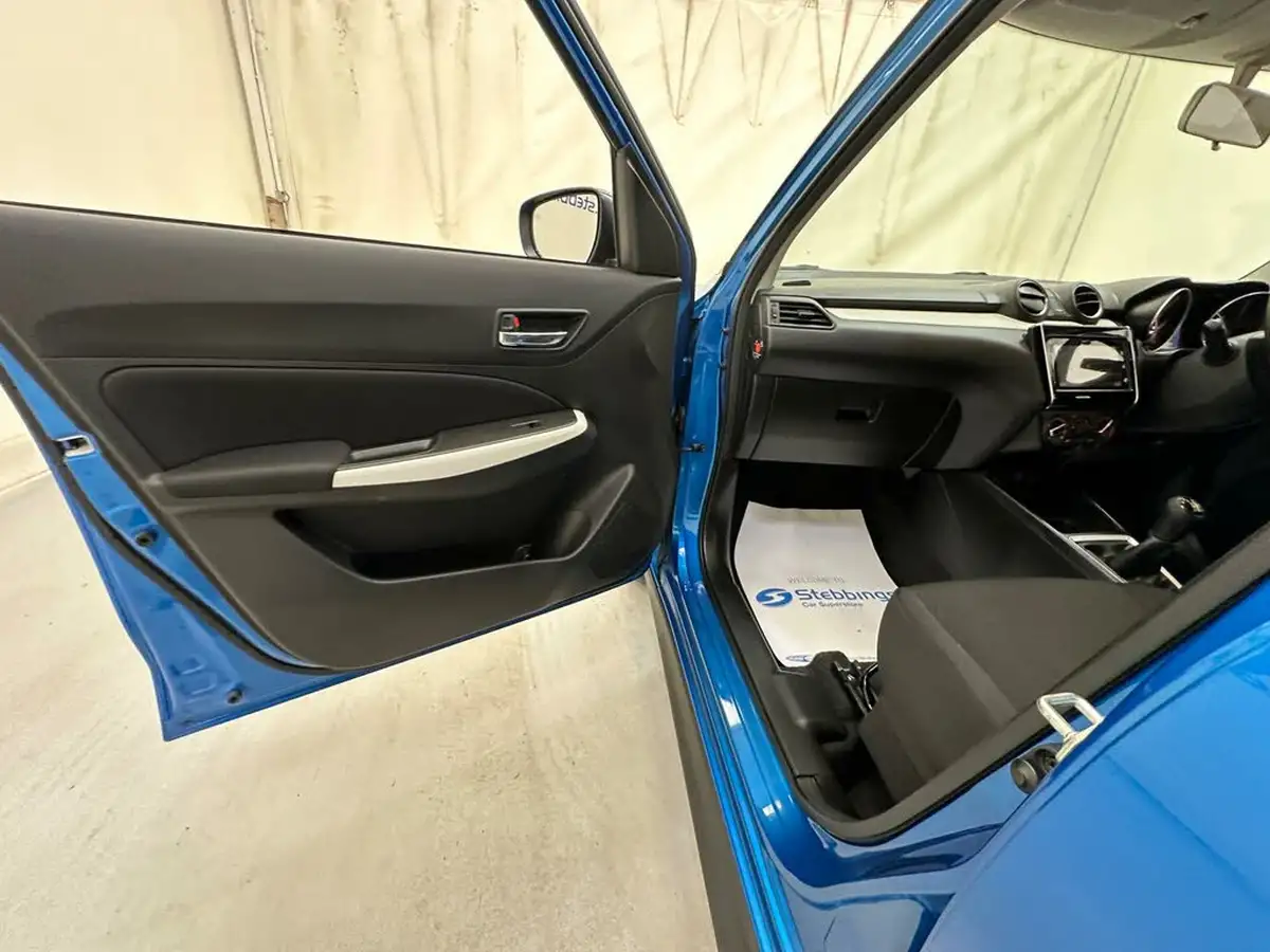 2019-suzuki-swift-12-dualjet-attitude-big-29