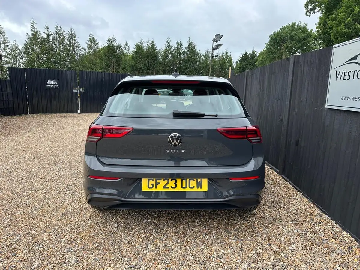 2023-volkswagen-golf-15-tsi-life-130ps-hatchback-big-6