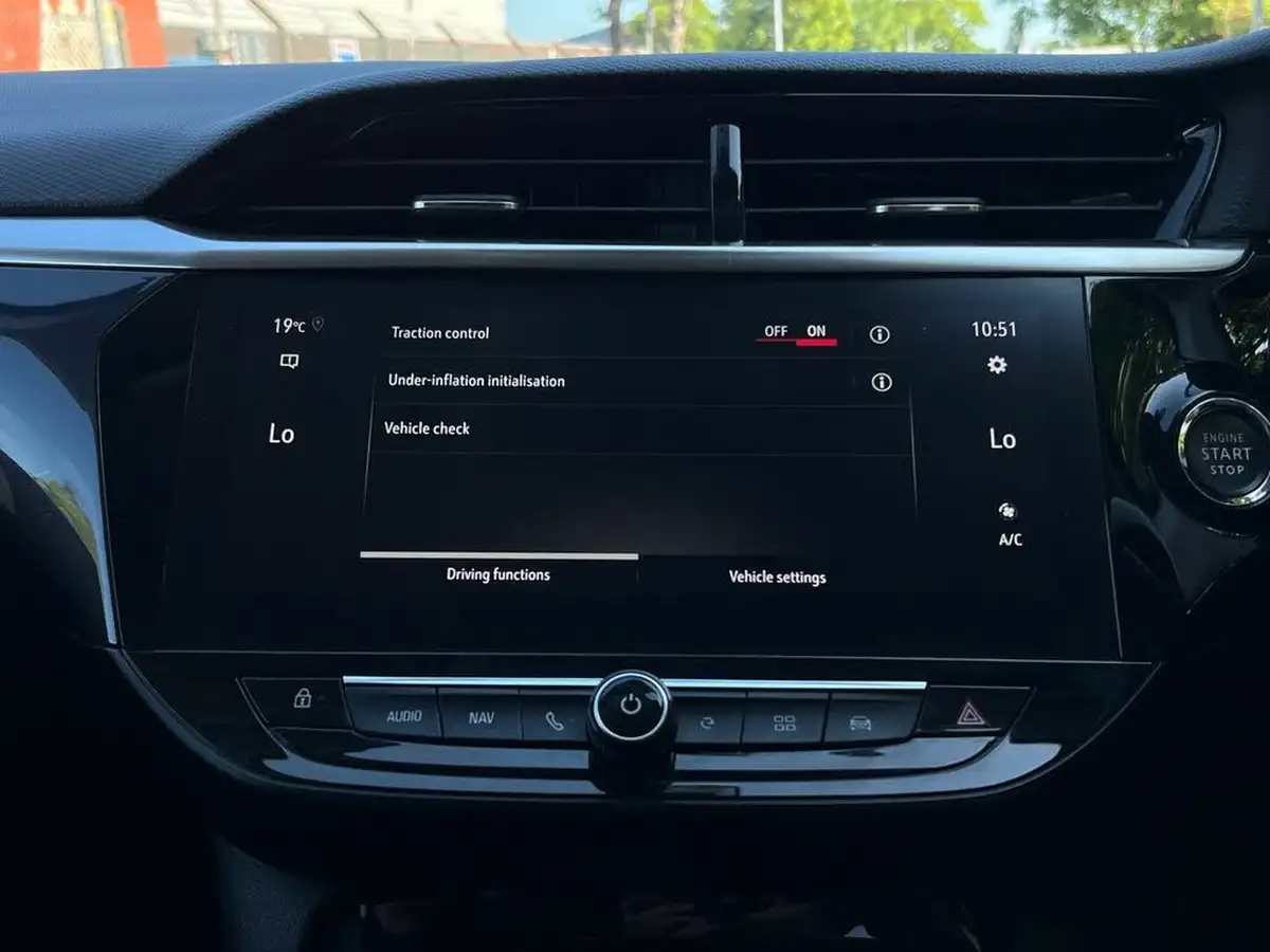2021-vauxhall-corsa-e-elite-nav-big-20