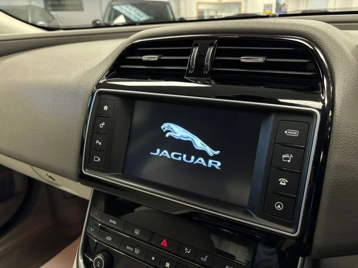 2016-jaguar-xe-20d-prestige-180ps-auto-big-65