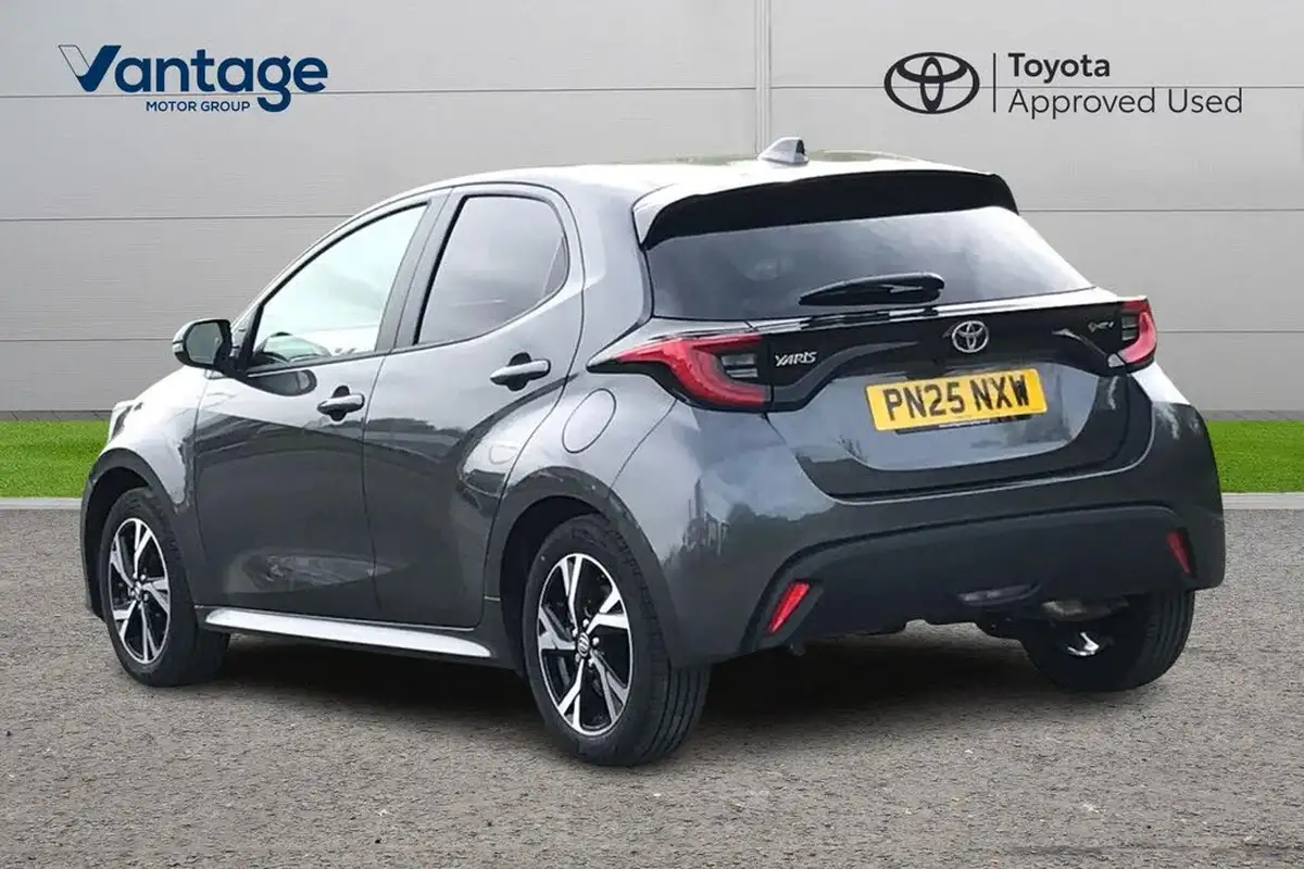 2025-toyota-yaris-15-vvt-i-design-panoramic-roofnavi-big-4