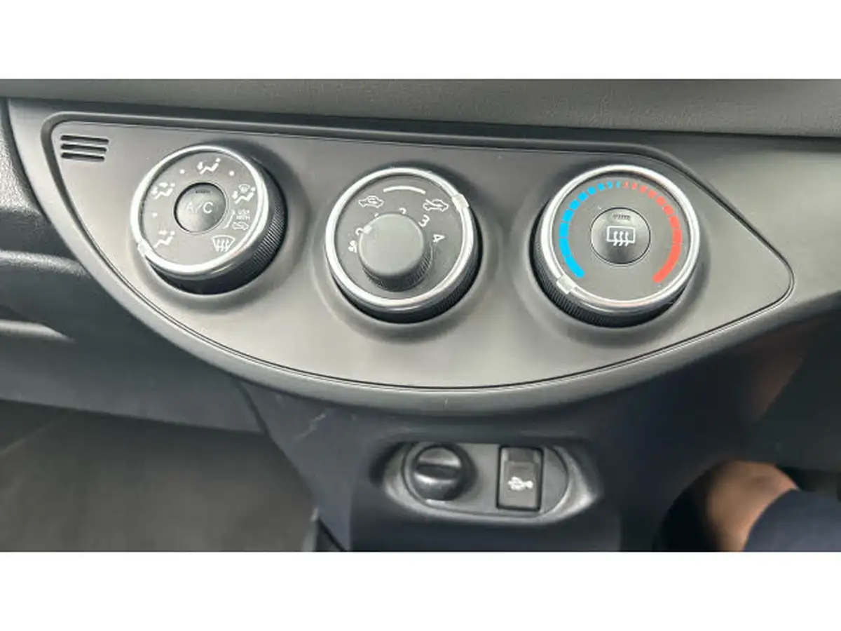 2019-toyota-yaris-15-vvt-i-icon-tech-111bhp-1496cc-big-19