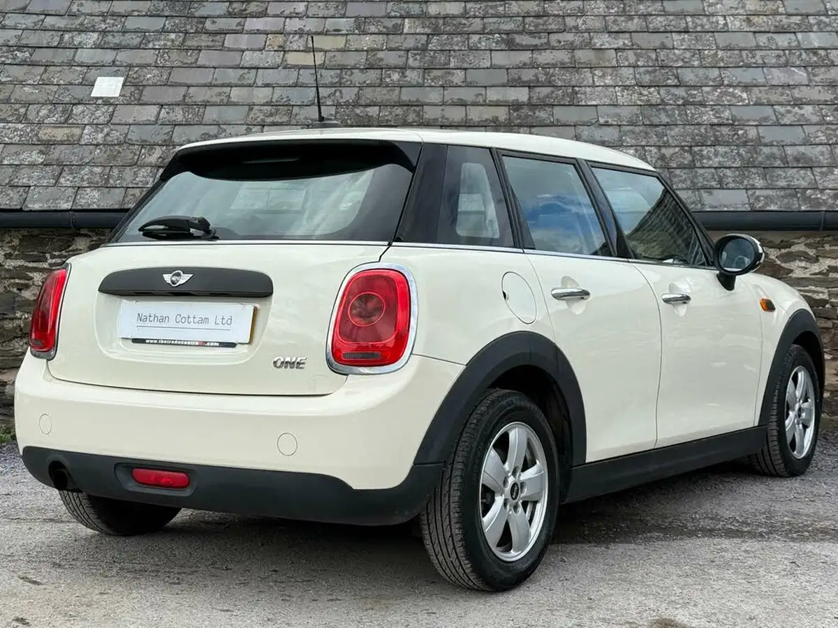 2015-mini-cooper-12-one-ss-5d-big-4