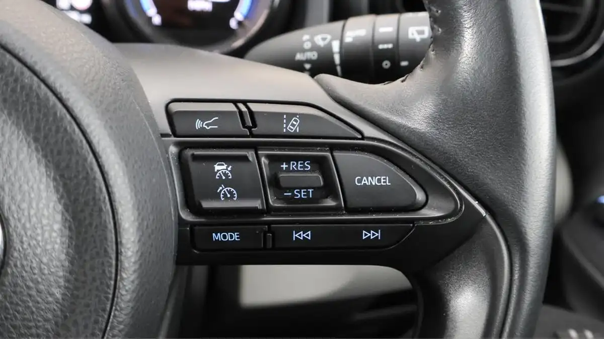 2021-toyota-yaris-15-vvt-i-excel-big-23
