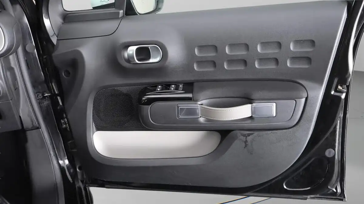2020-citroen-c3-12-puretech-flair-83ps-big-14