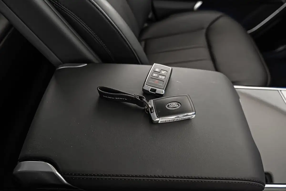 2024-land-rover-range-rover-30-d350-hse-big-28