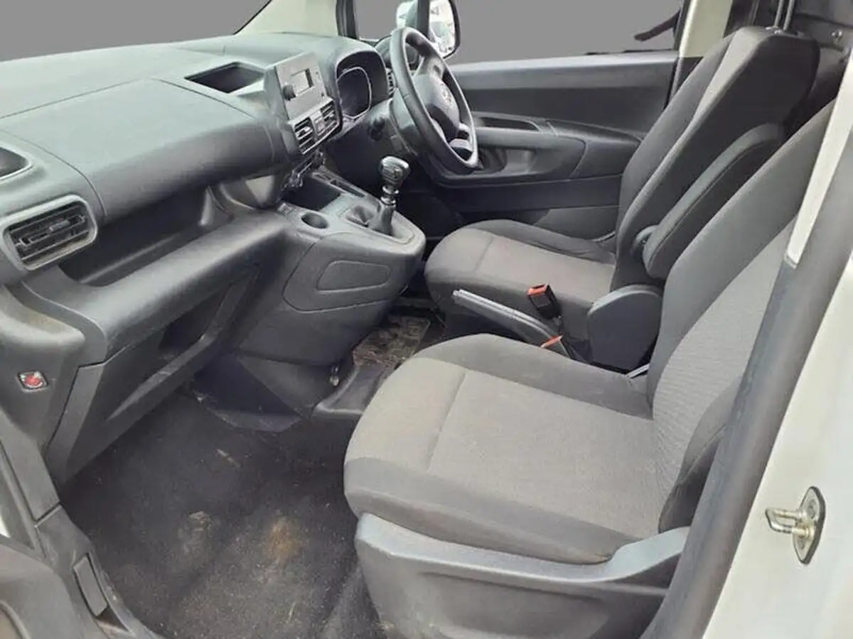 2022-toyota-proace-city-15d-active-big-2