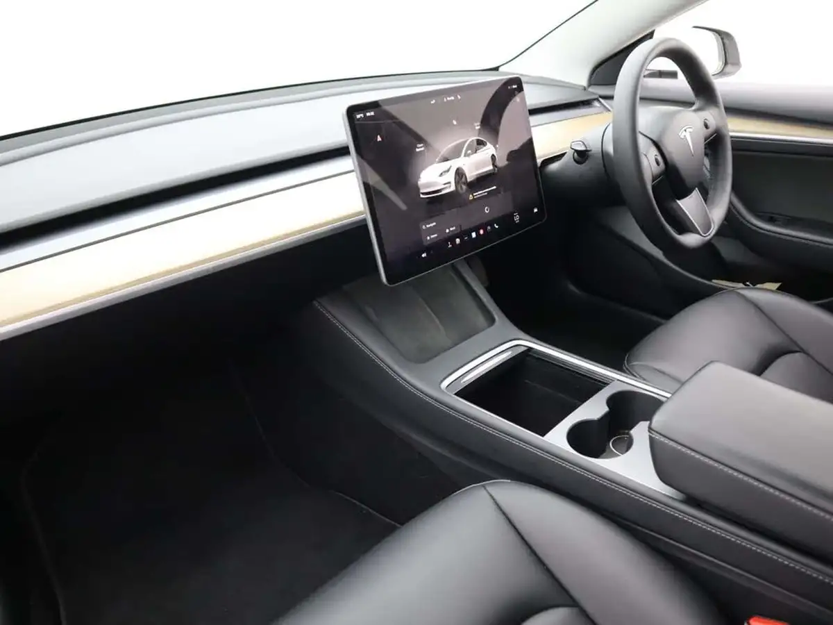 2022-tesla-model-3-e-rwd-big-16