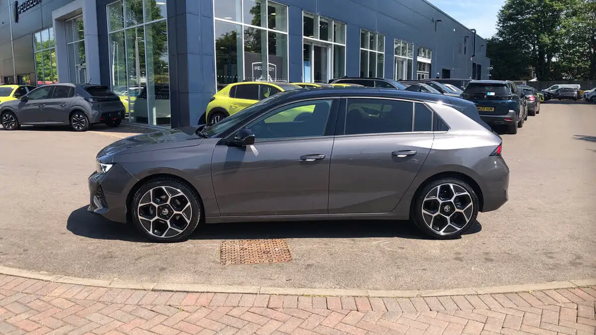 2024-vauxhall-astra-12-turbo-ultimate-130ps-hatchback-big-5