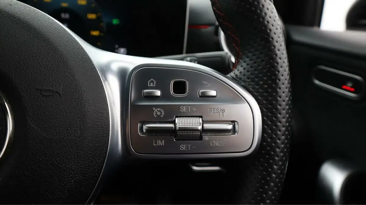 2020-mercedes-benz-a-class-13-a200-amg-line-executive-hatchback-5d-7g-dct-big-25