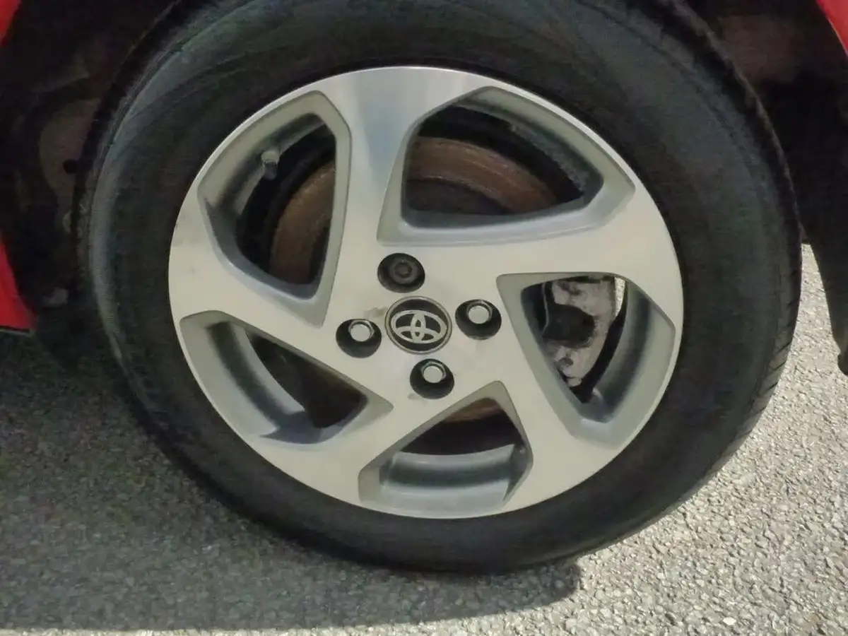 2017-toyota-yaris-15-vvt-i-icon-hybrid-big-5