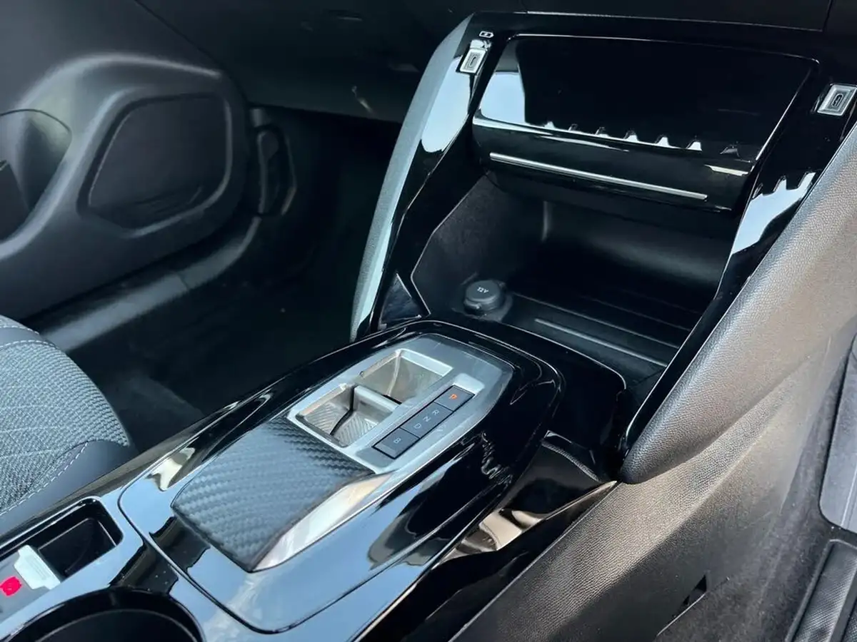 2024-peugeot-2008-suv-e-allure-136ps-50kwh-big-16