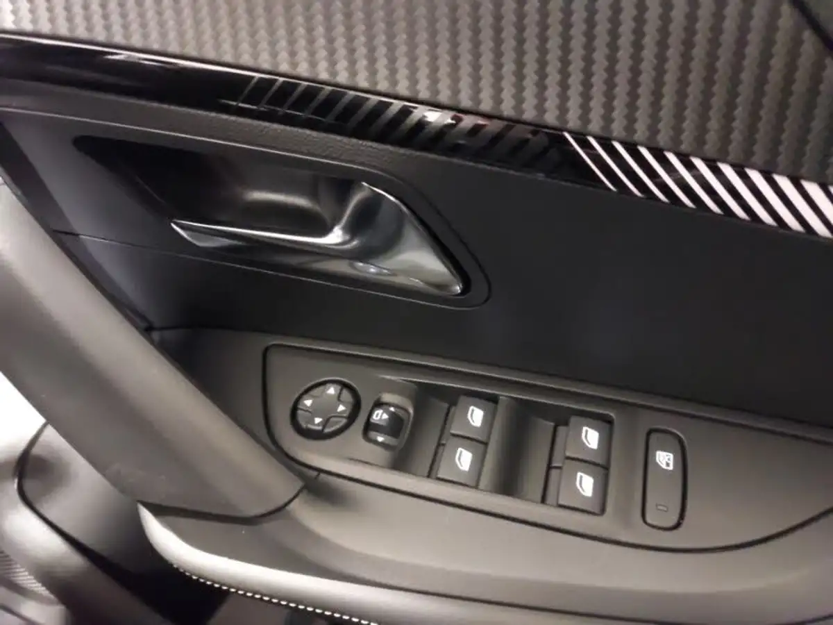 2024-peugeot-2008-suv-12-puretech-allure-130ps-big-18
