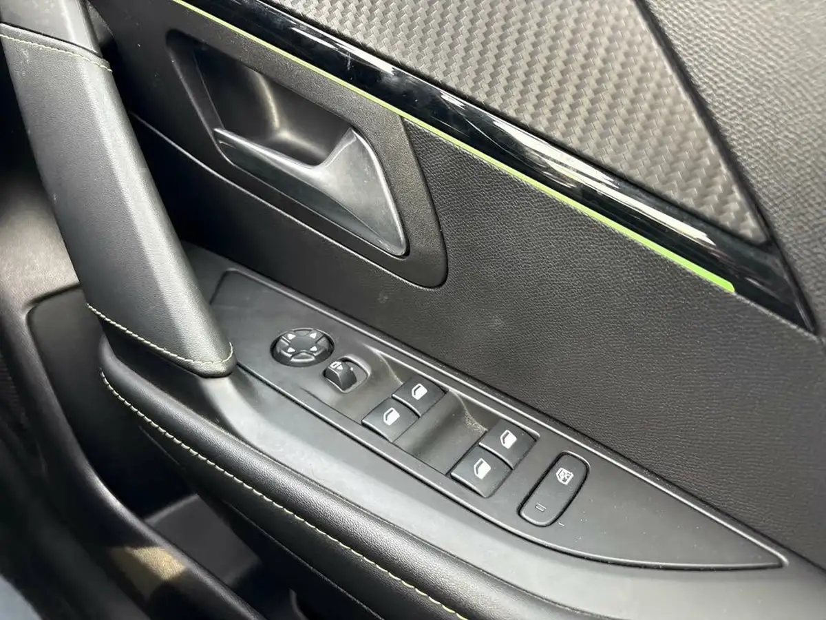 2020-peugeot-208-12-puretech-gt-line-100bhp-big-33