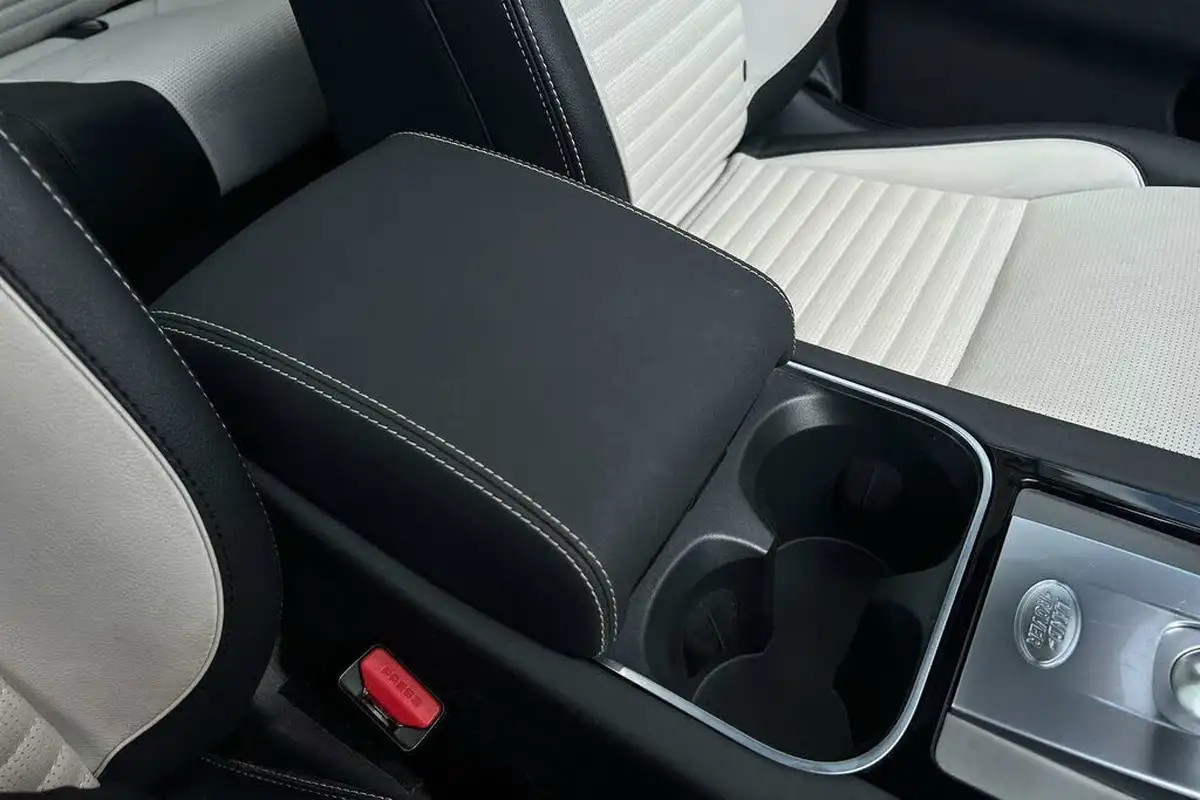 2022-land-rover-discovery-sport-15-p300e-r-dynamic-se-big-41