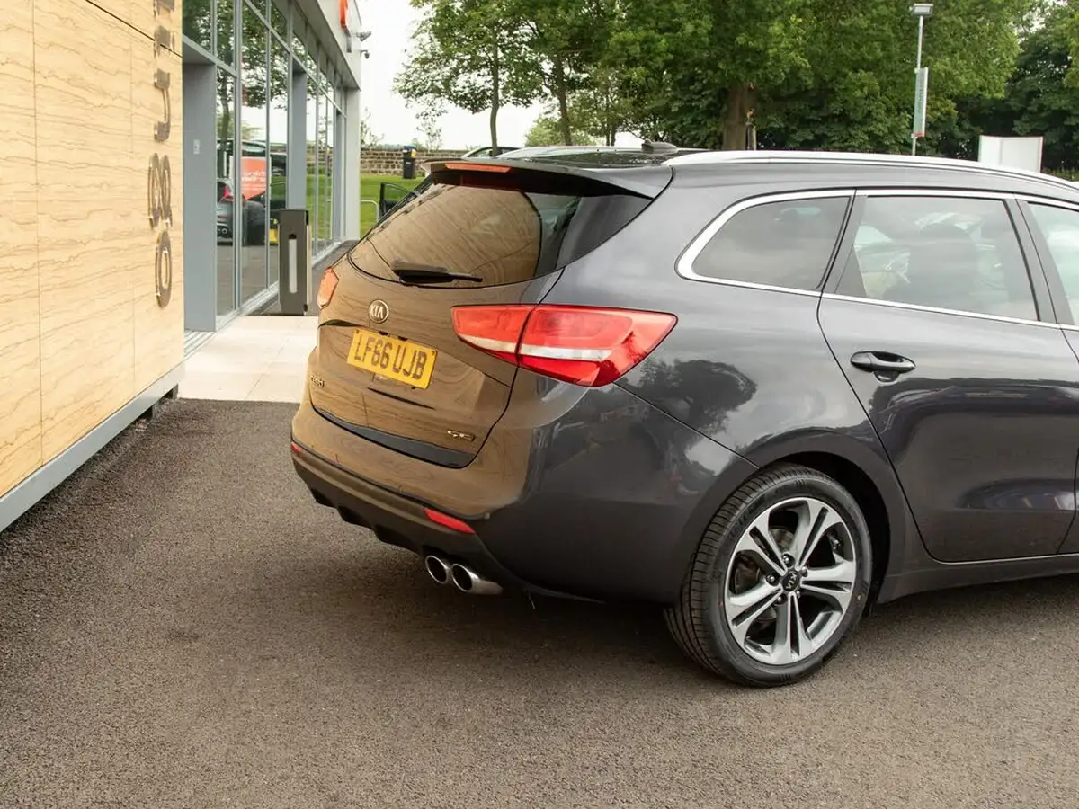 2016-kia-ceed-16crdi-gt-line-sportswagon-dct-big-7