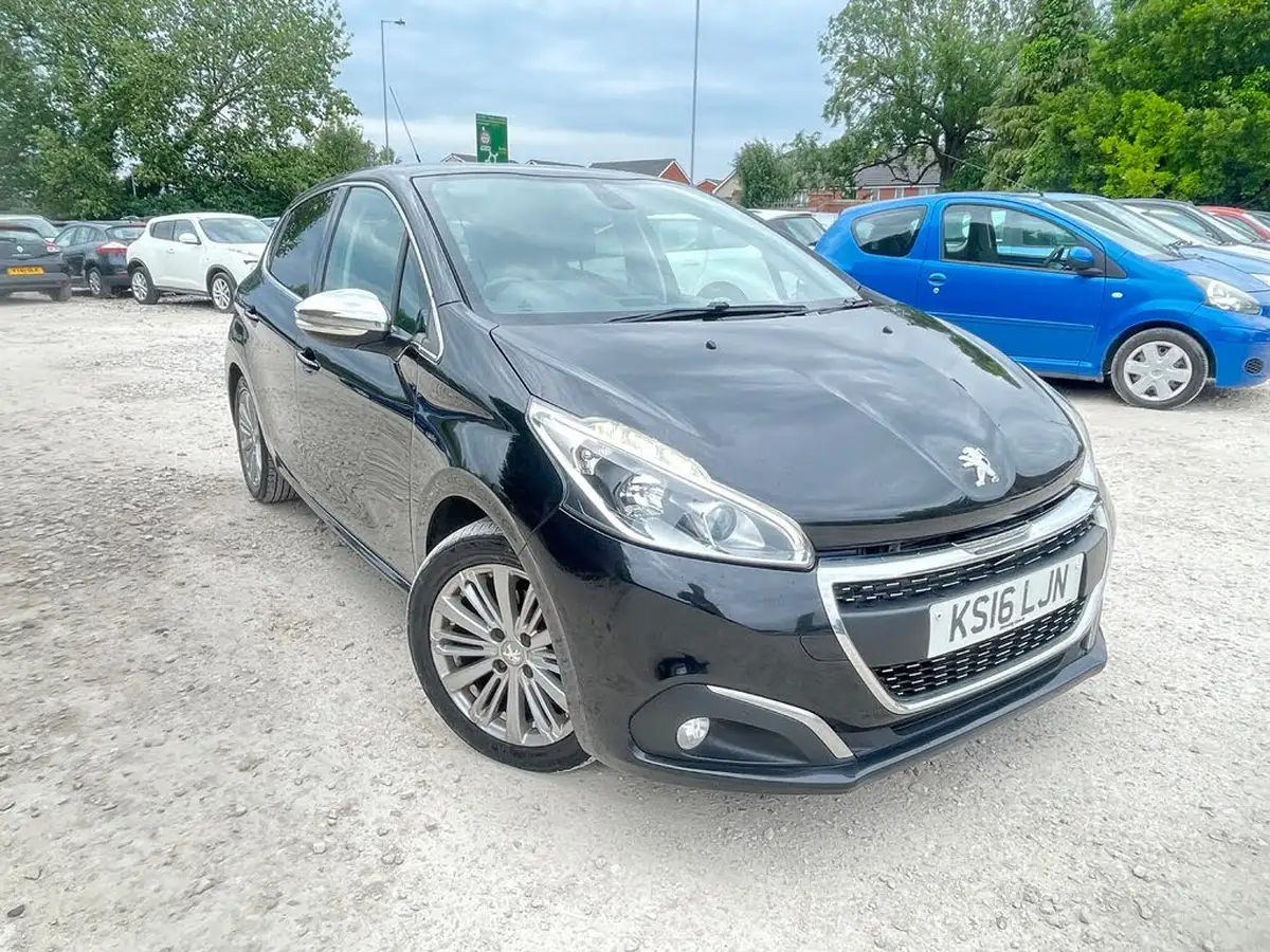 2016-peugeot-208-16bluehdi-allure-75bhp-5d-big-1