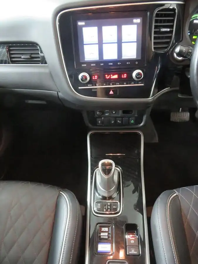 2020-mitsubishi-outlander-24-exceed-phev-big-10