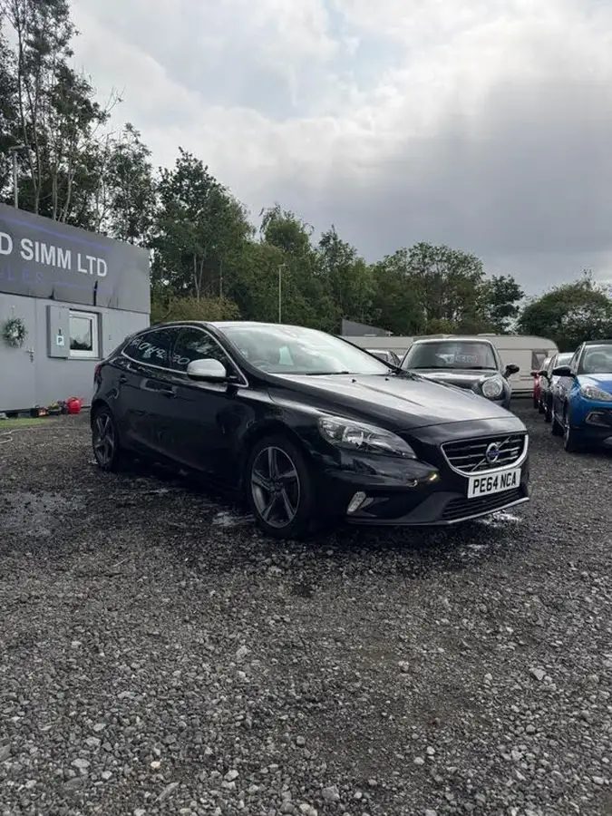 2014-volvo-v40-16td-d2-r-design-nav-big-1