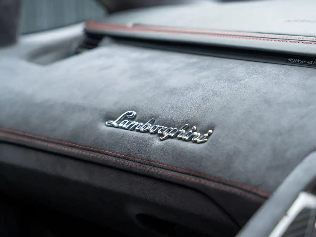 2016-lamborghini-aventador-65-lp-750-4-superveloce-coupe-big-7