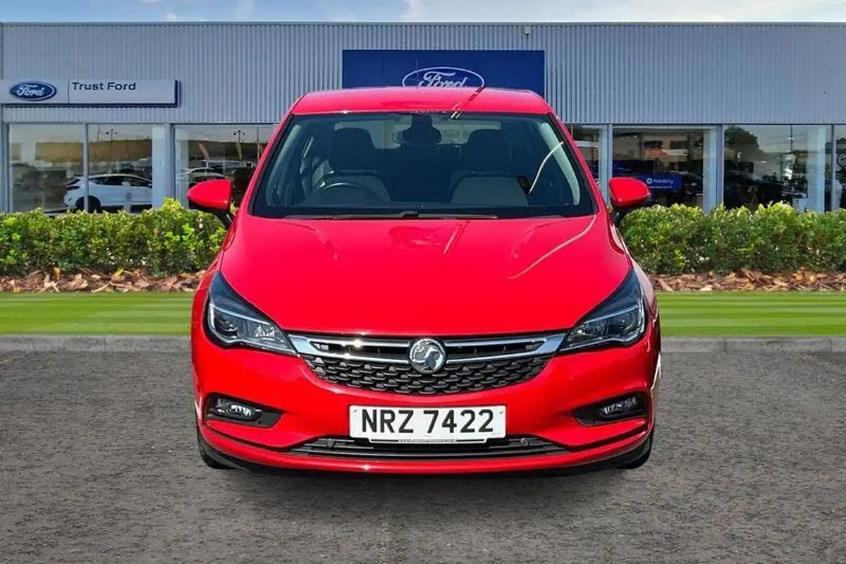 2017-vauxhall-astra-16cdti-elite-110ps-hatchback-big-5