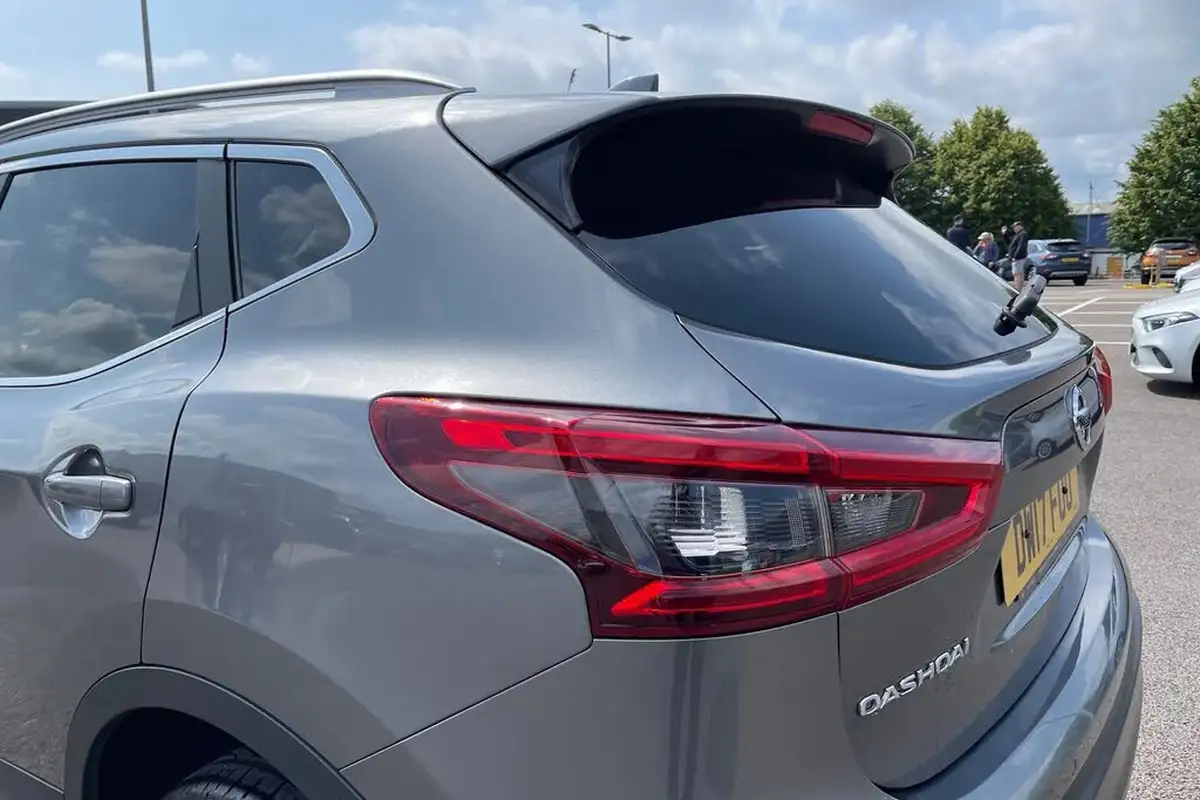 2017-nissan-qashqai-15dci-tekna-big-30
