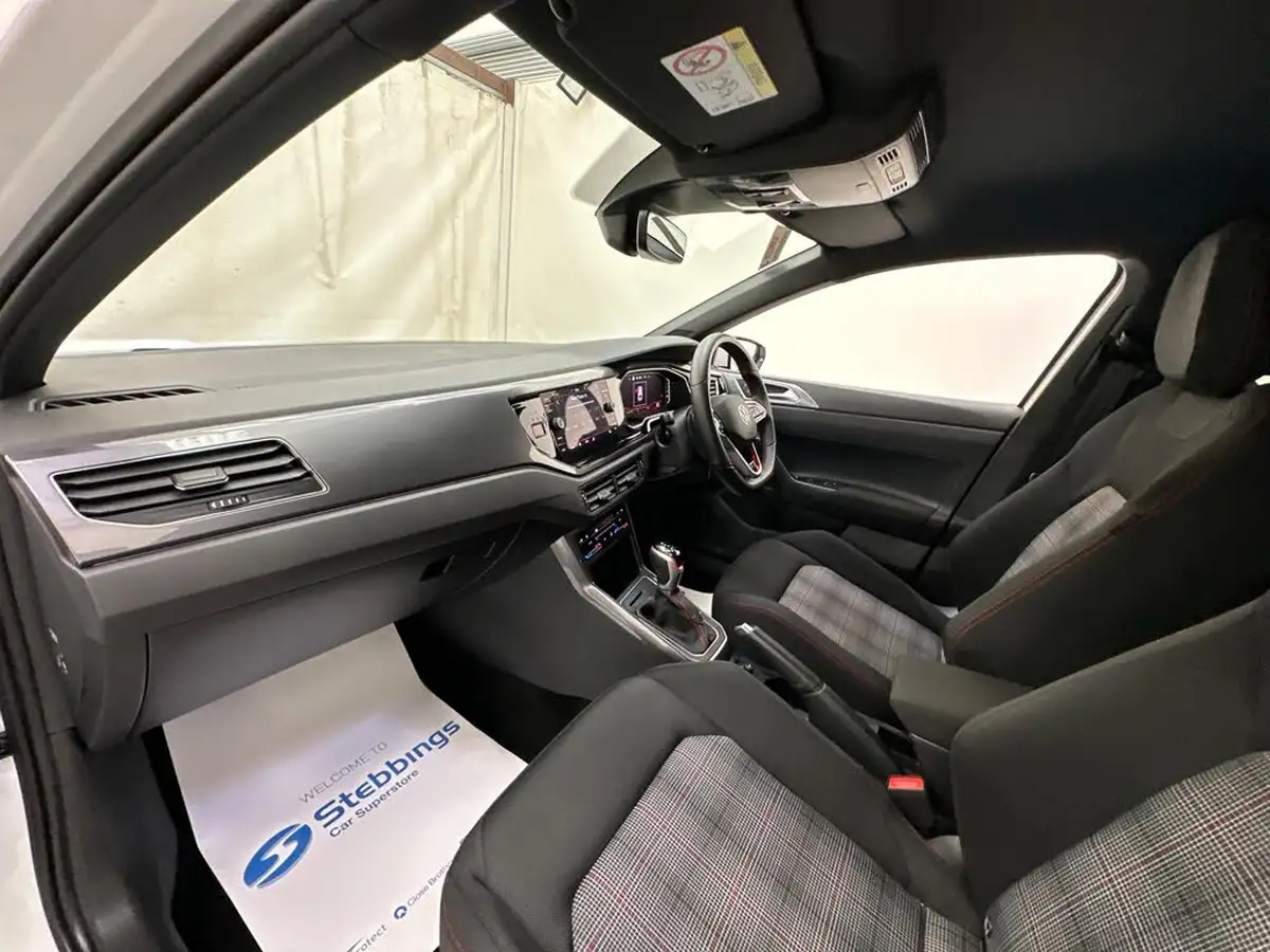 2023-volkswagen-polo-big-32