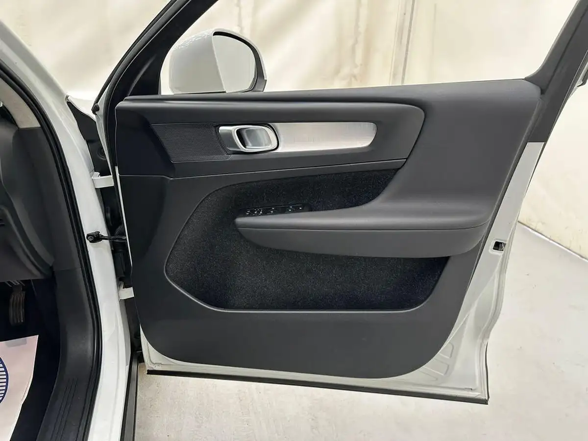 2020-volvo-xc40-20td-d3-momentum-geartronic-big-27