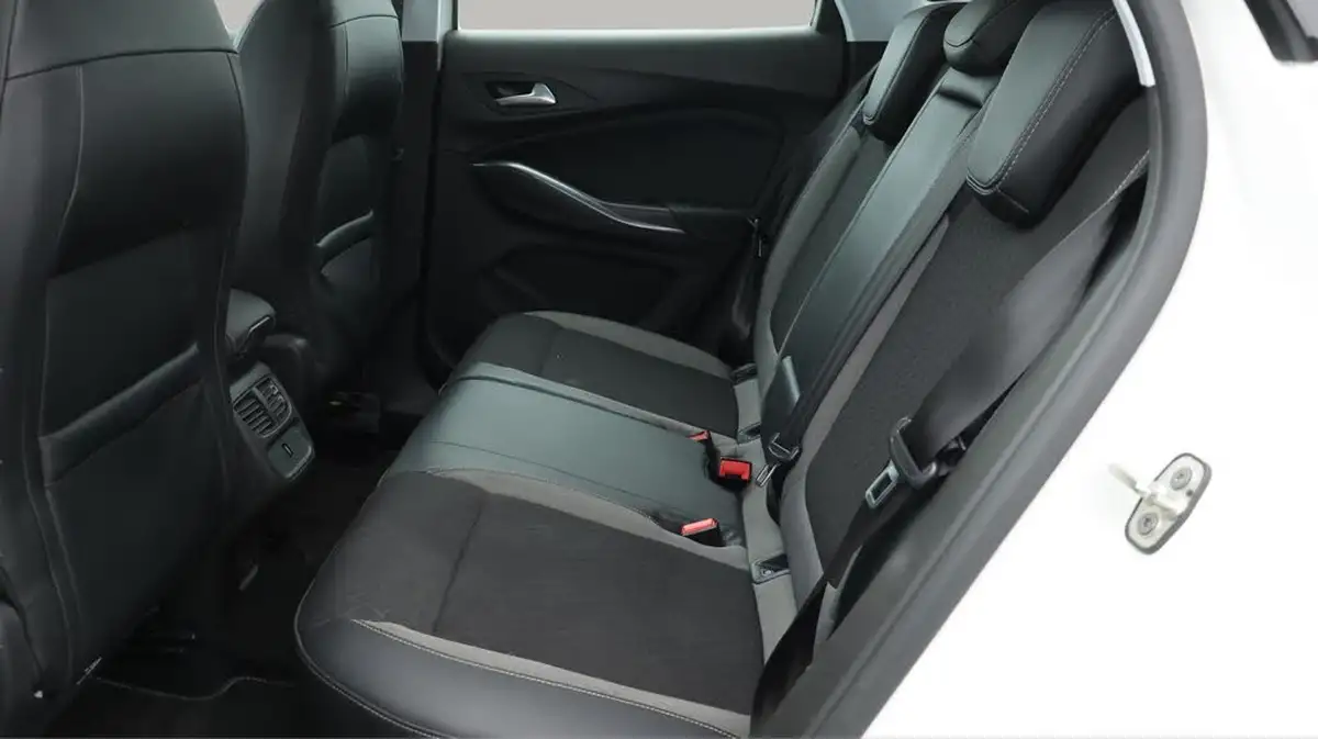2019-vauxhall-grandland-x-12-sport-nav-big-16