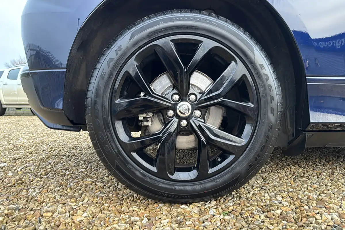 2024-jaguar-i-pace-ev400-r-dynamic-hse-black-big-7