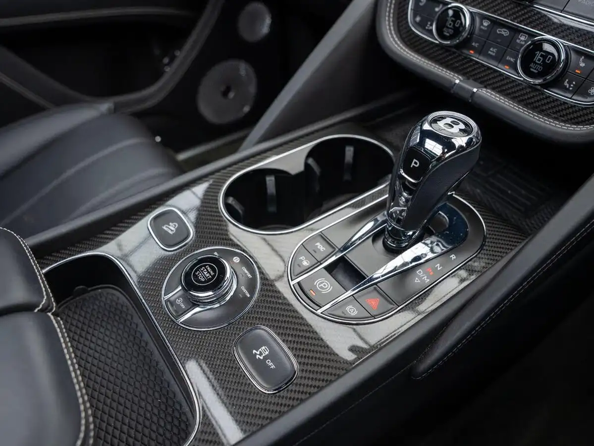 2019-bentley-bentayga-40-v8-big-31