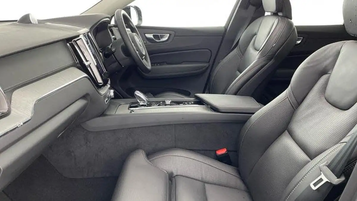 2024-volvo-xc60-20-t8-ultimate-dark-big-39