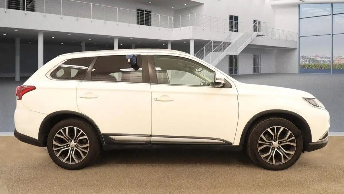 2016-mitsubishi-outlander-22di-d-gx3-7st-big-4