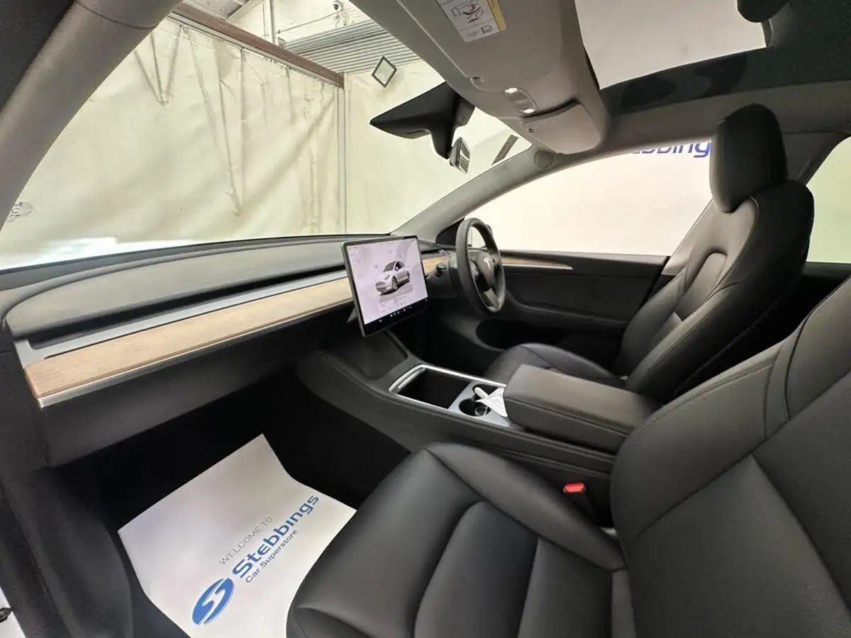 2022-tesla-model-y-e-long-range-big-25
