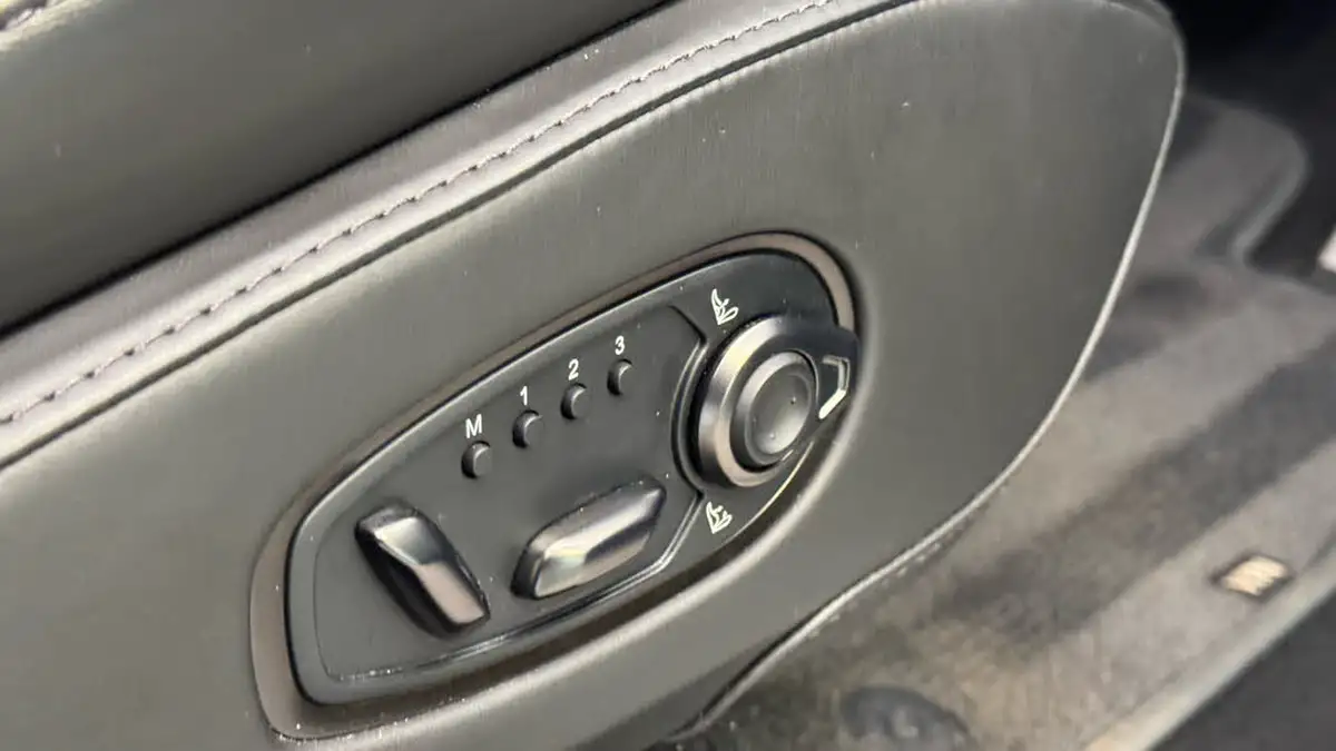 2021-aston-martin-dbx-40-v8-big-19