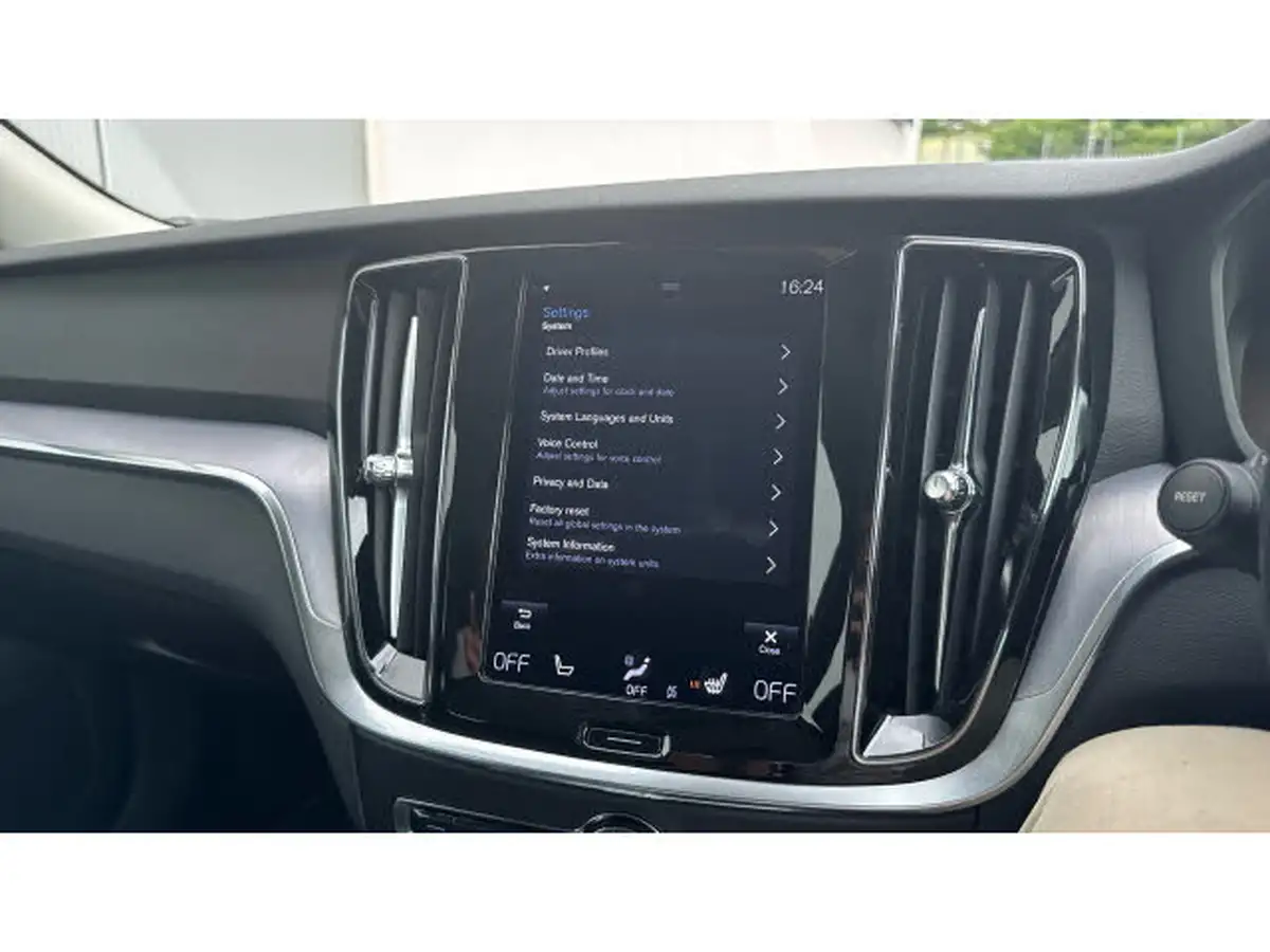 2021-volvo-v60-20-b3-momentum-161bhp-big-48