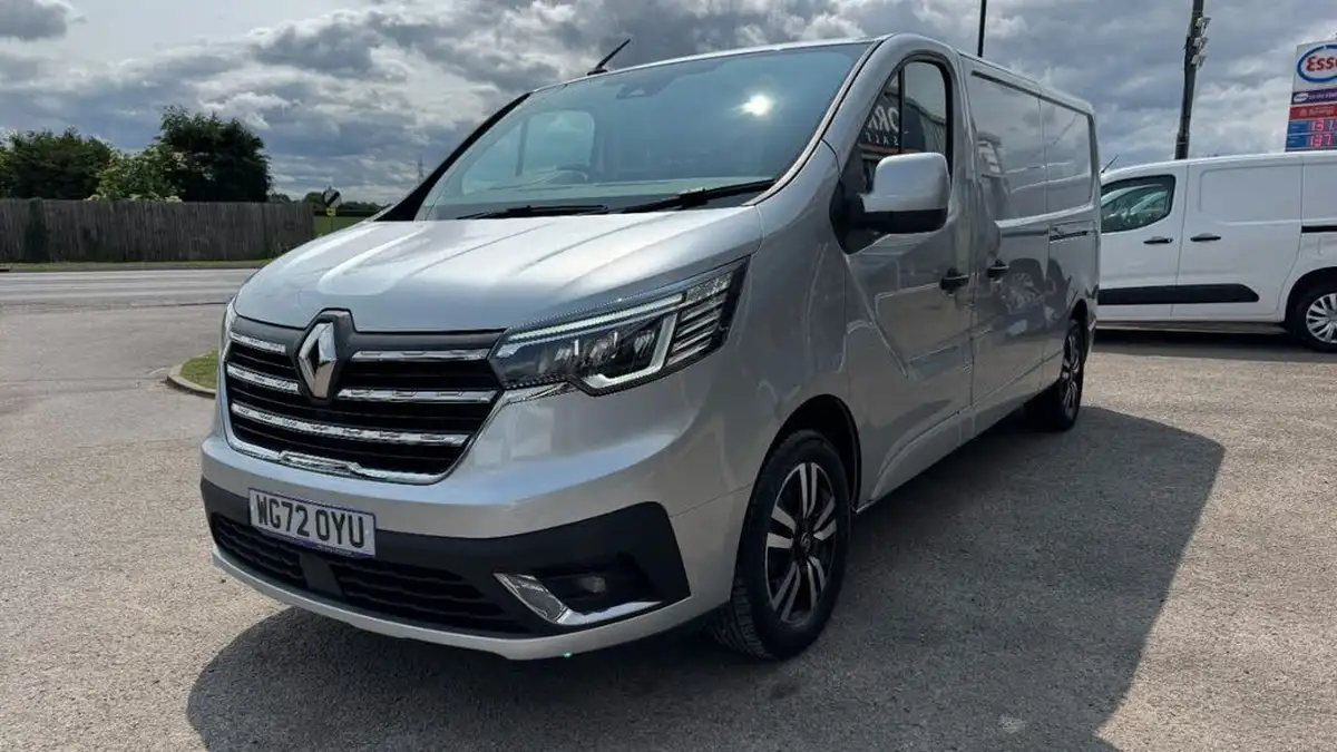 2023-renault-trafic-20dci-ll30-150-sport-panel-big-11