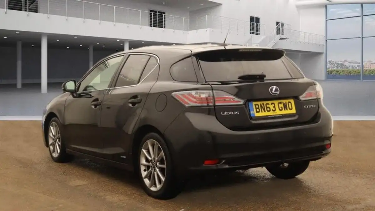 2013-lexus-ct-200h-18-advance-big-6
