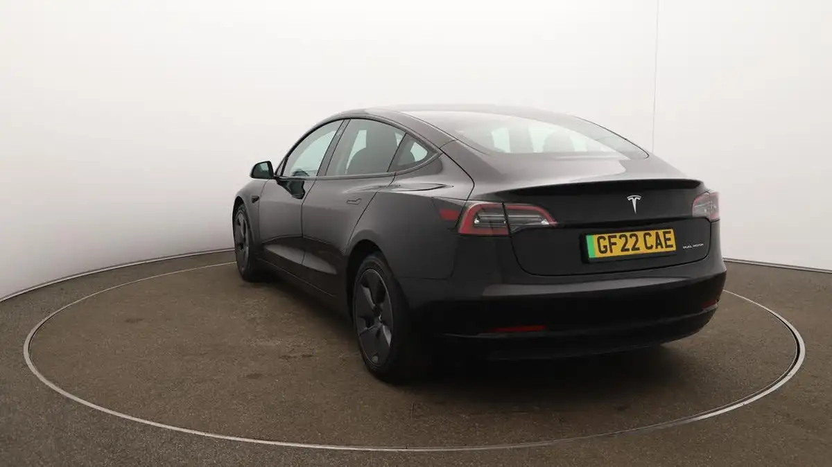 2022-tesla-model-3-e-long-range-big-52