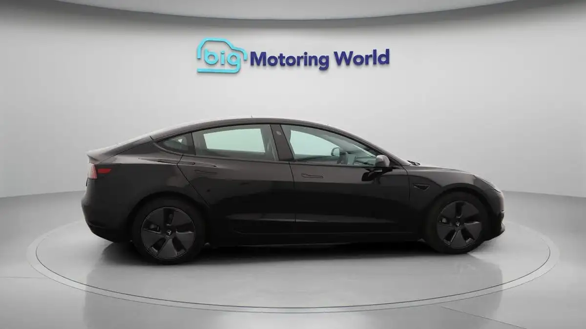 2022-tesla-model-3-e-long-range-big-8