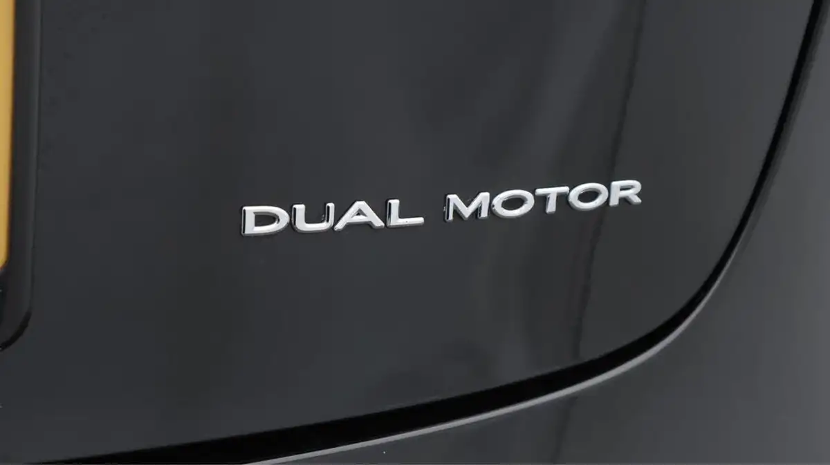 2022-tesla-model-3-e-long-range-big-36