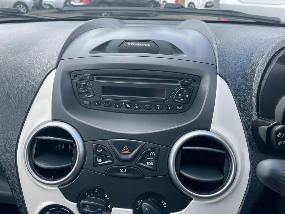 2015-ford-ka-12-zetec-ss-big-19