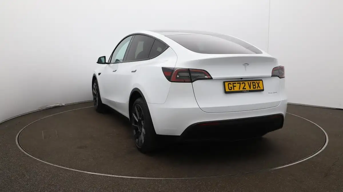 2022-tesla-model-y-e-long-range-big-61
